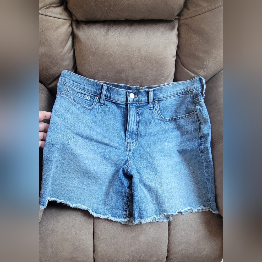 NEW WITHOUT TAGS!! J. Crew Mid Length Shorts